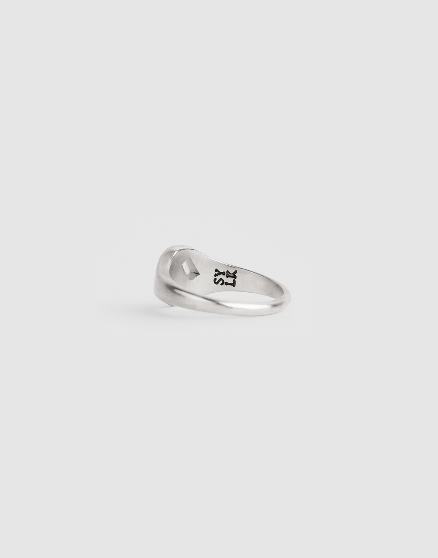 Amal Signet Ring Square (white crystal)