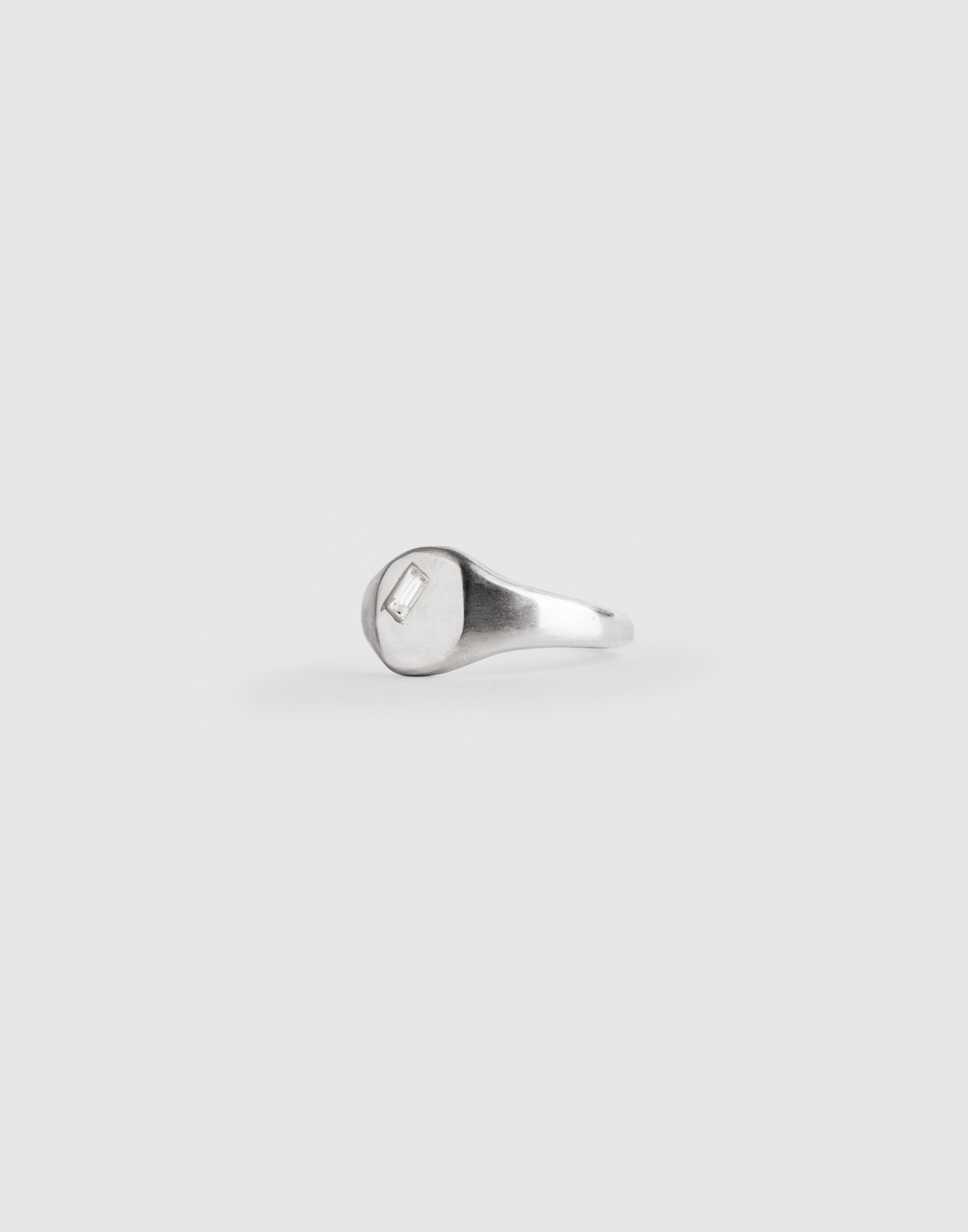 Amal Signet Ring Square (white crystal)